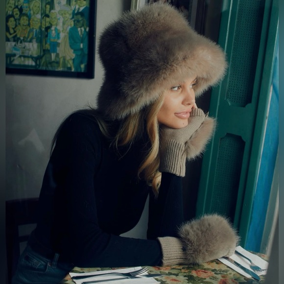 Jocelyn Faux Fur oversized Bucket Hat - Picture 4 of 9